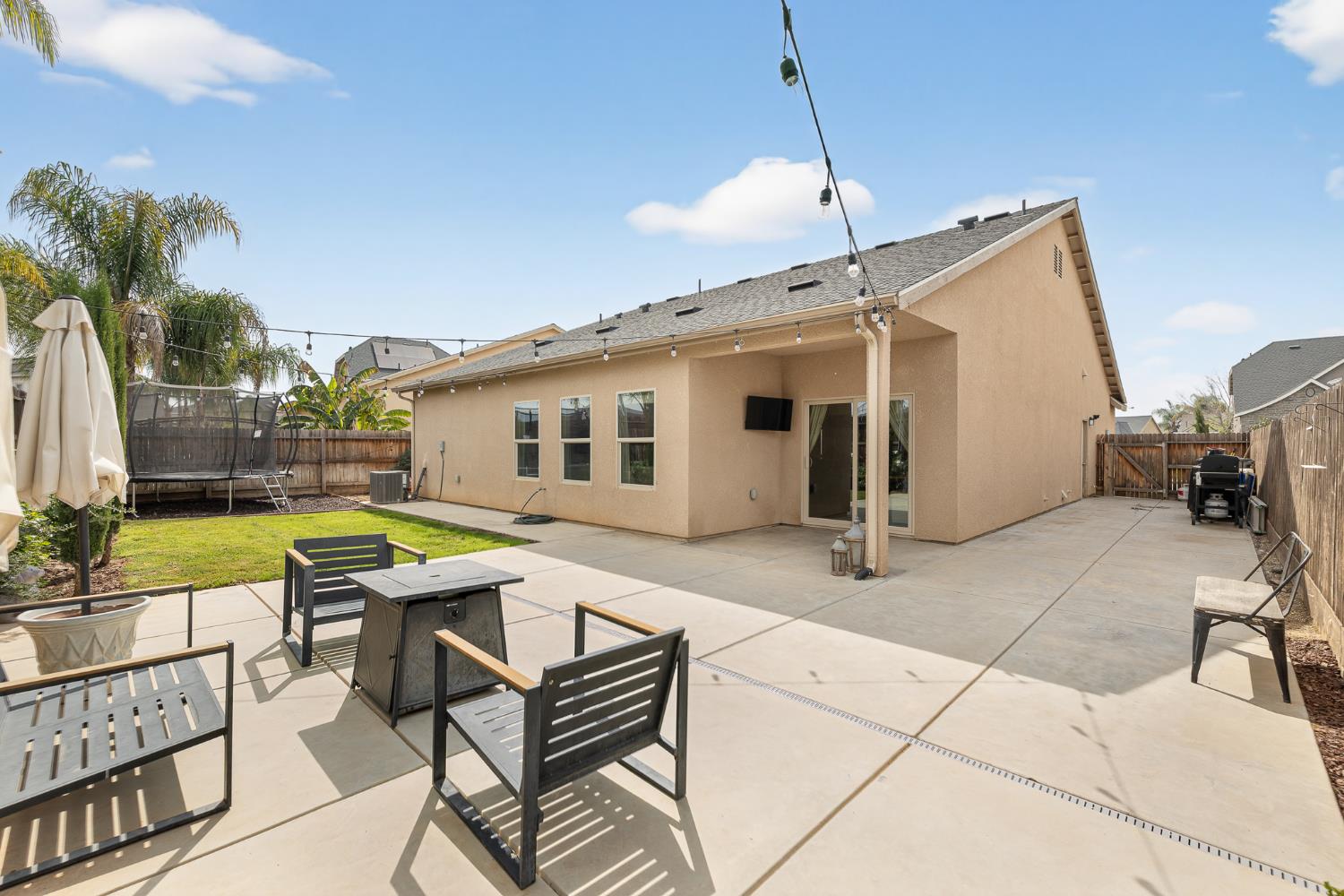 6876 E Fedora Ave, Fresno, CA 93727