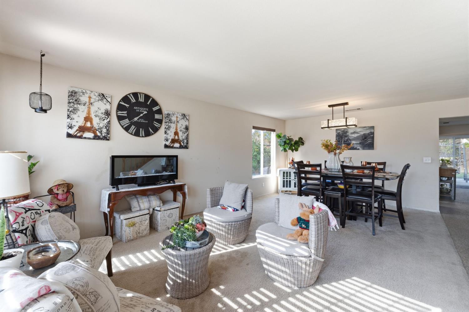 2670 Bliss Ave, Clovis, CA 93611