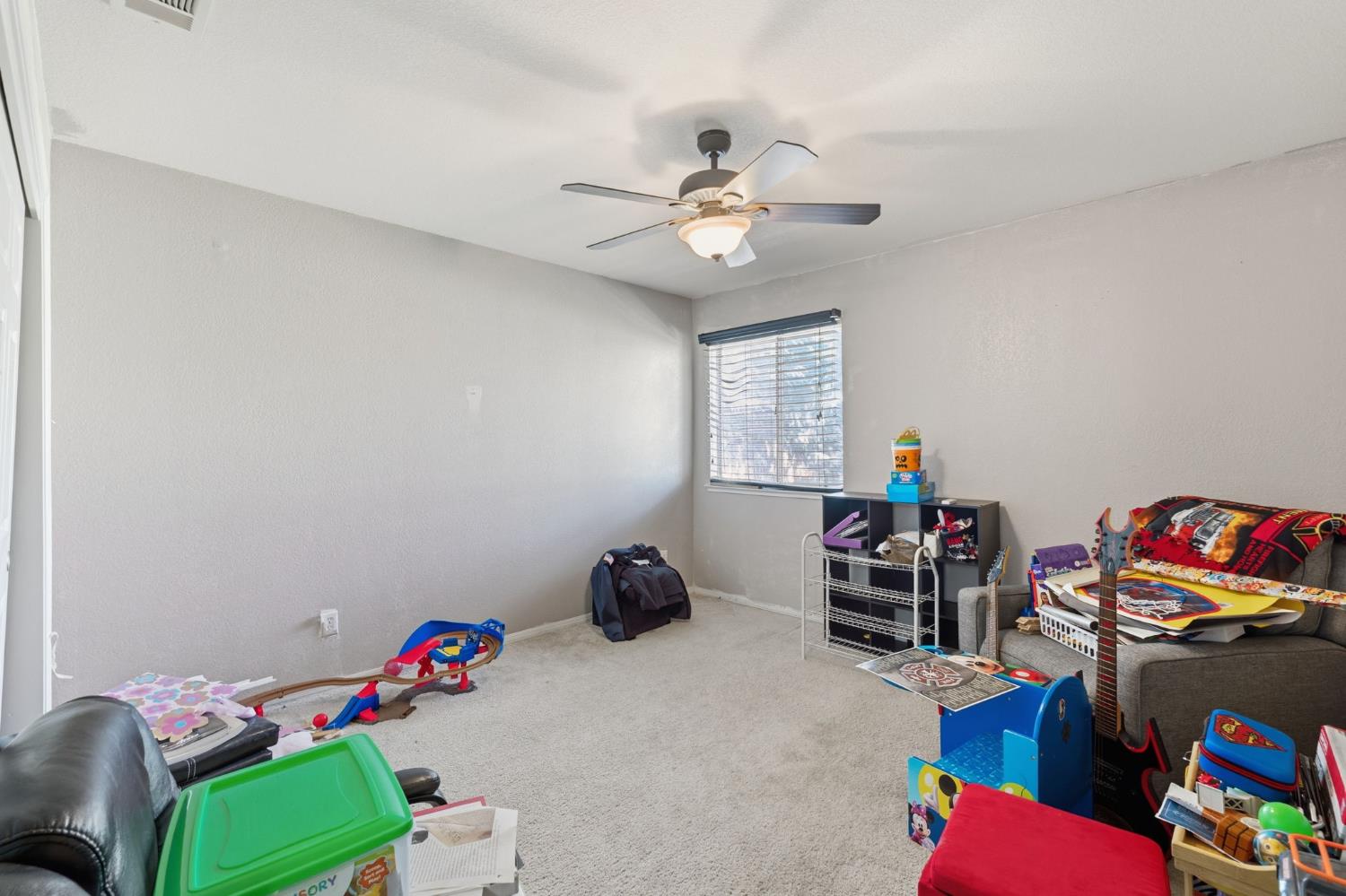 2670 Bliss Ave, Clovis, CA 93611