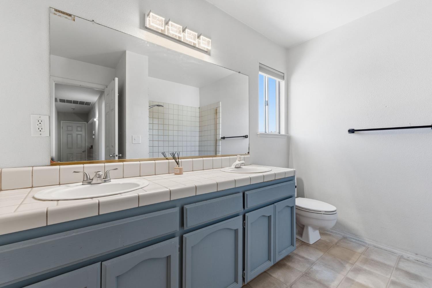 2670 Bliss Ave, Clovis, CA 93611