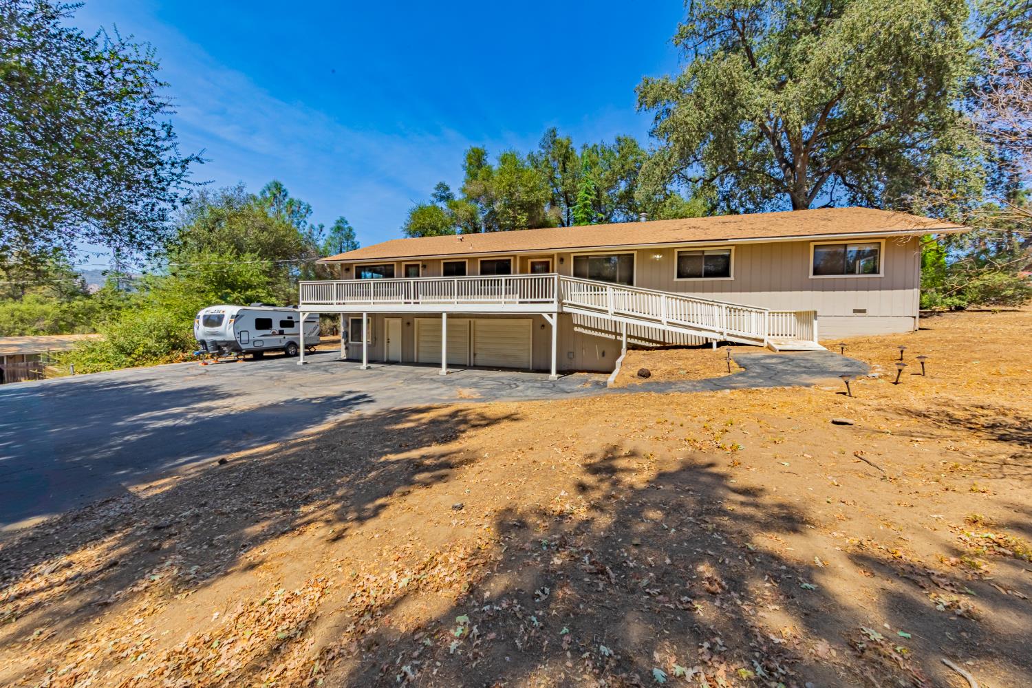 45453 N Oakview Dr, Oakhurst, CA 93644