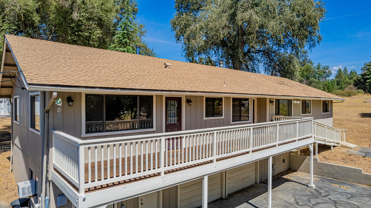 45453 N Oakview Dr, Oakhurst, CA 93644