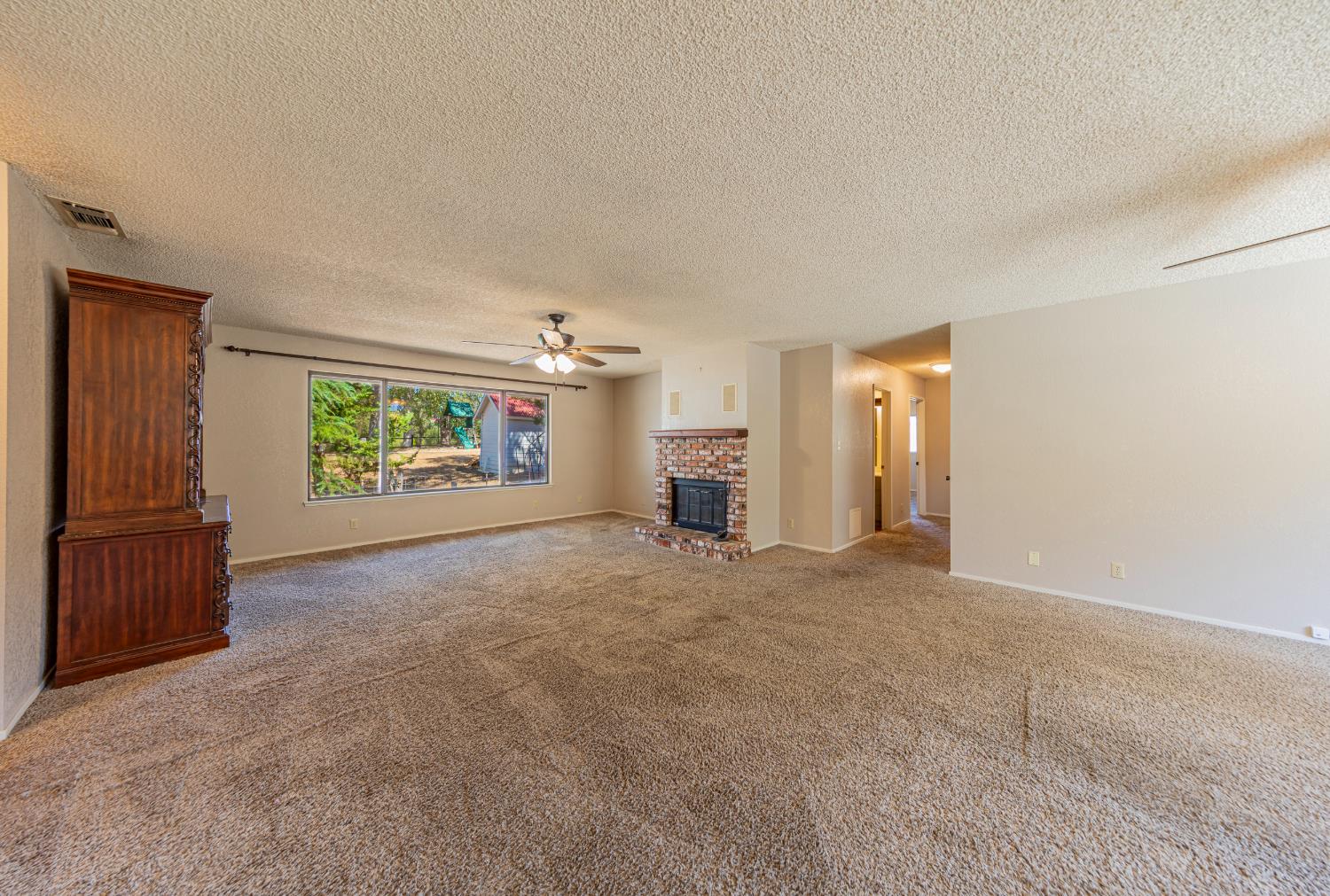 45453 N Oakview Dr, Oakhurst, CA 93644