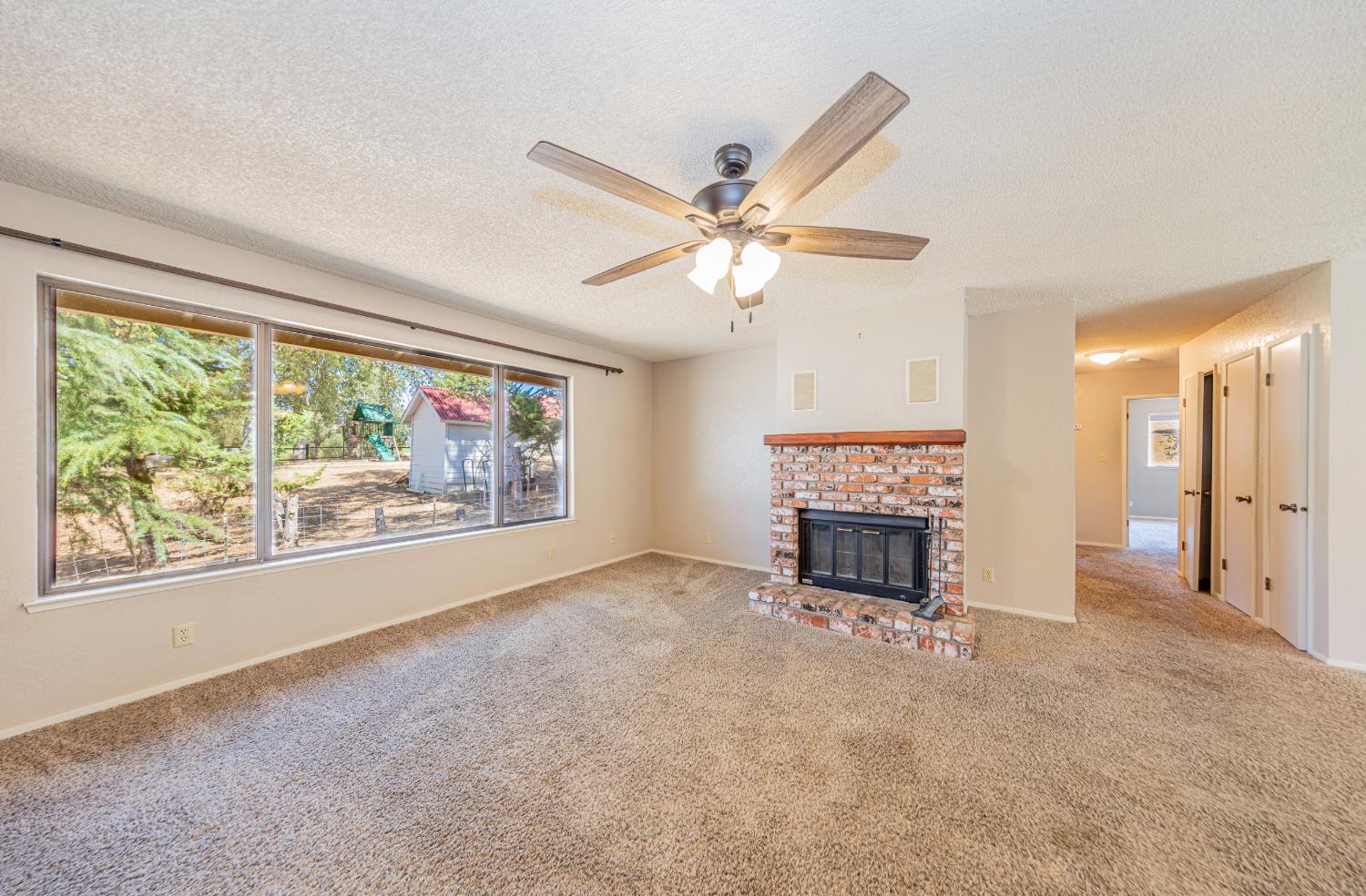 45453 N Oakview Dr, Oakhurst, CA 93644