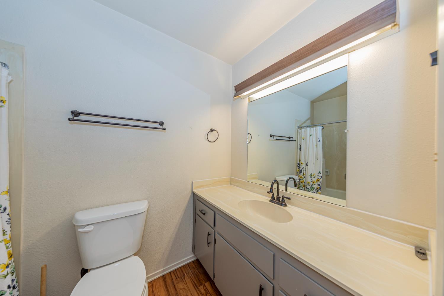 45453 N Oakview Dr, Oakhurst, CA 93644
