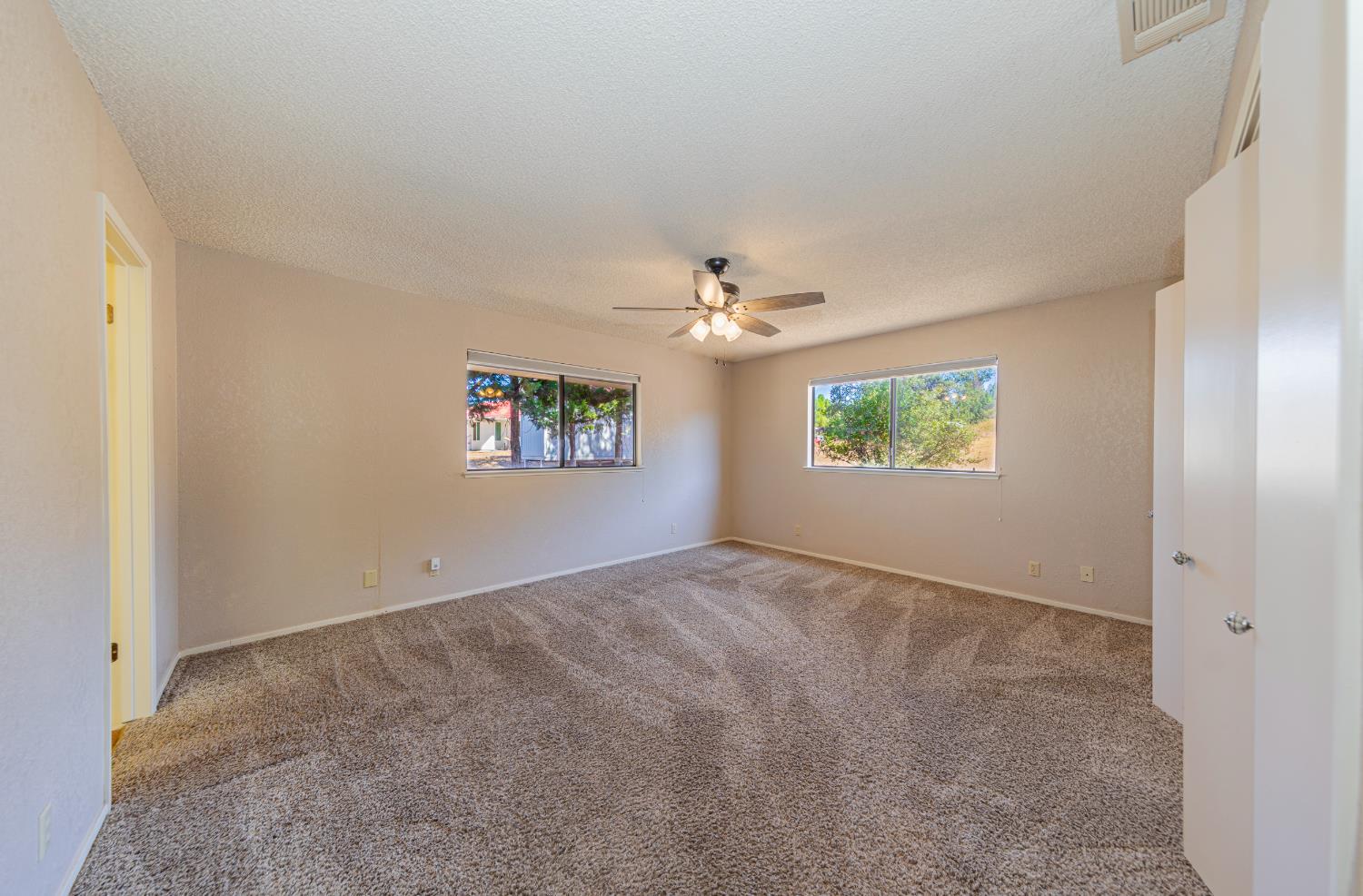 45453 N Oakview Dr, Oakhurst, CA 93644
