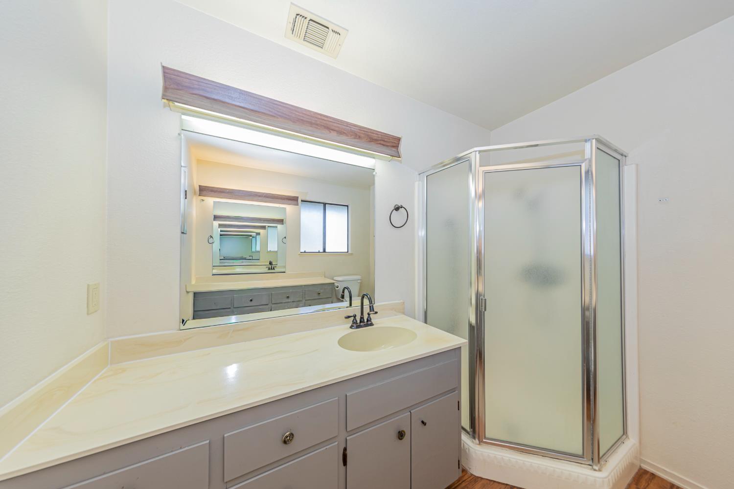 45453 N Oakview Dr, Oakhurst, CA 93644