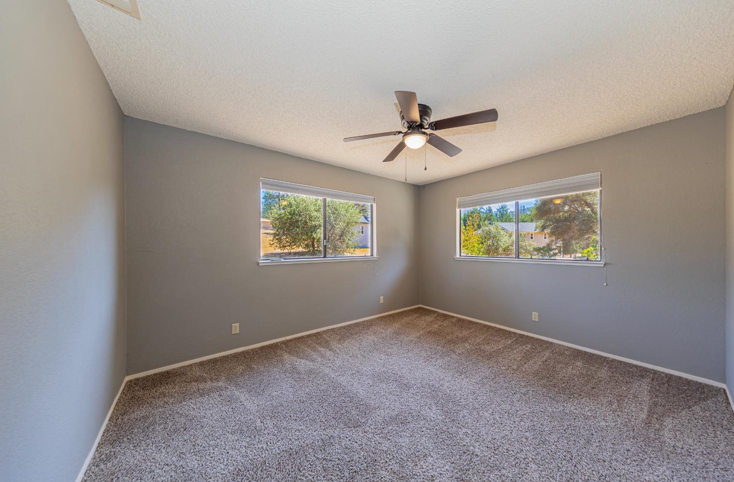 45453 N Oakview Dr, Oakhurst, CA 93644