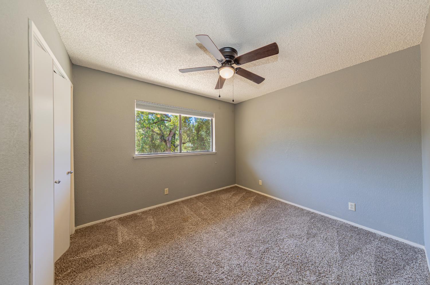 45453 N Oakview Dr, Oakhurst, CA 93644