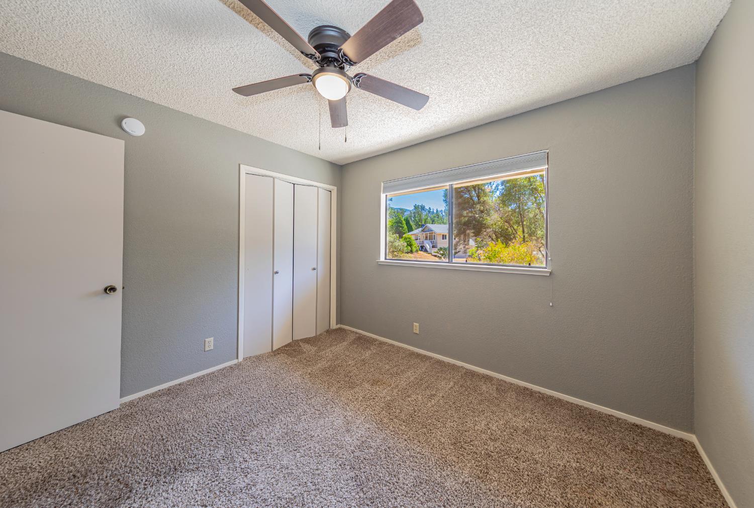 45453 N Oakview Dr, Oakhurst, CA 93644