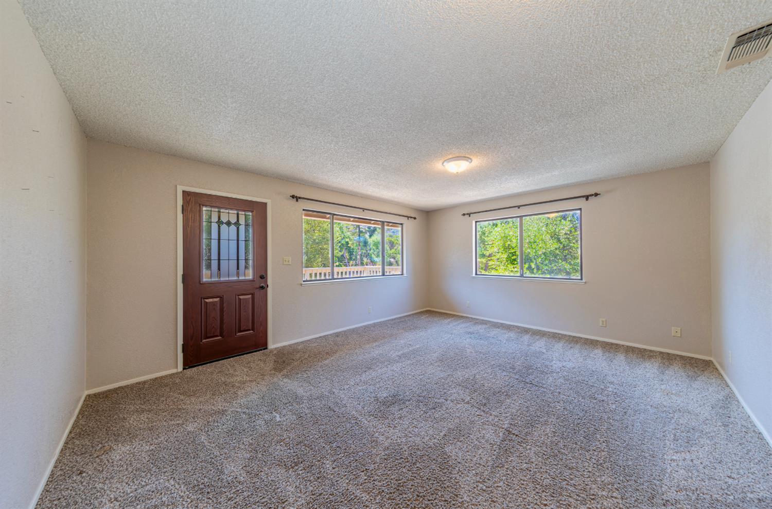 45453 N Oakview Dr, Oakhurst, CA 93644