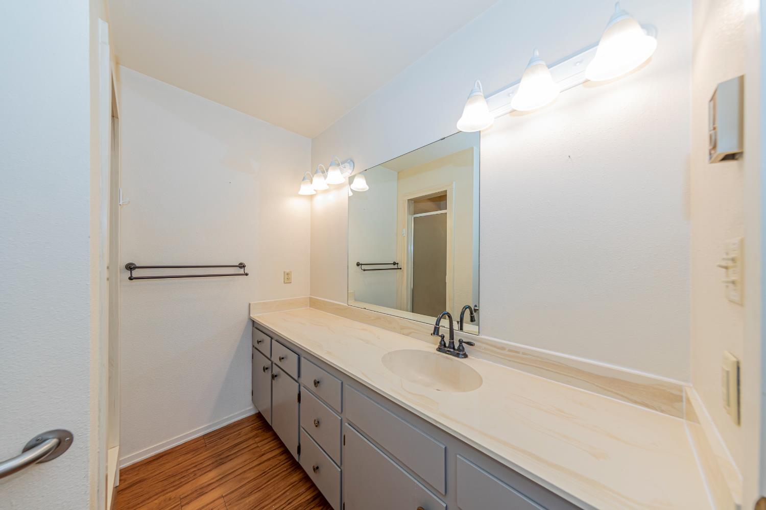 45453 N Oakview Dr, Oakhurst, CA 93644