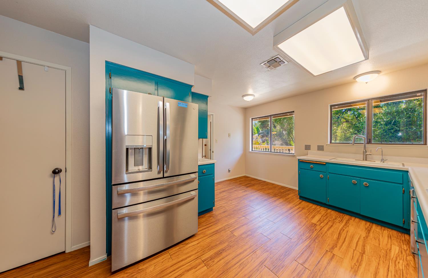 45453 N Oakview Dr, Oakhurst, CA 93644