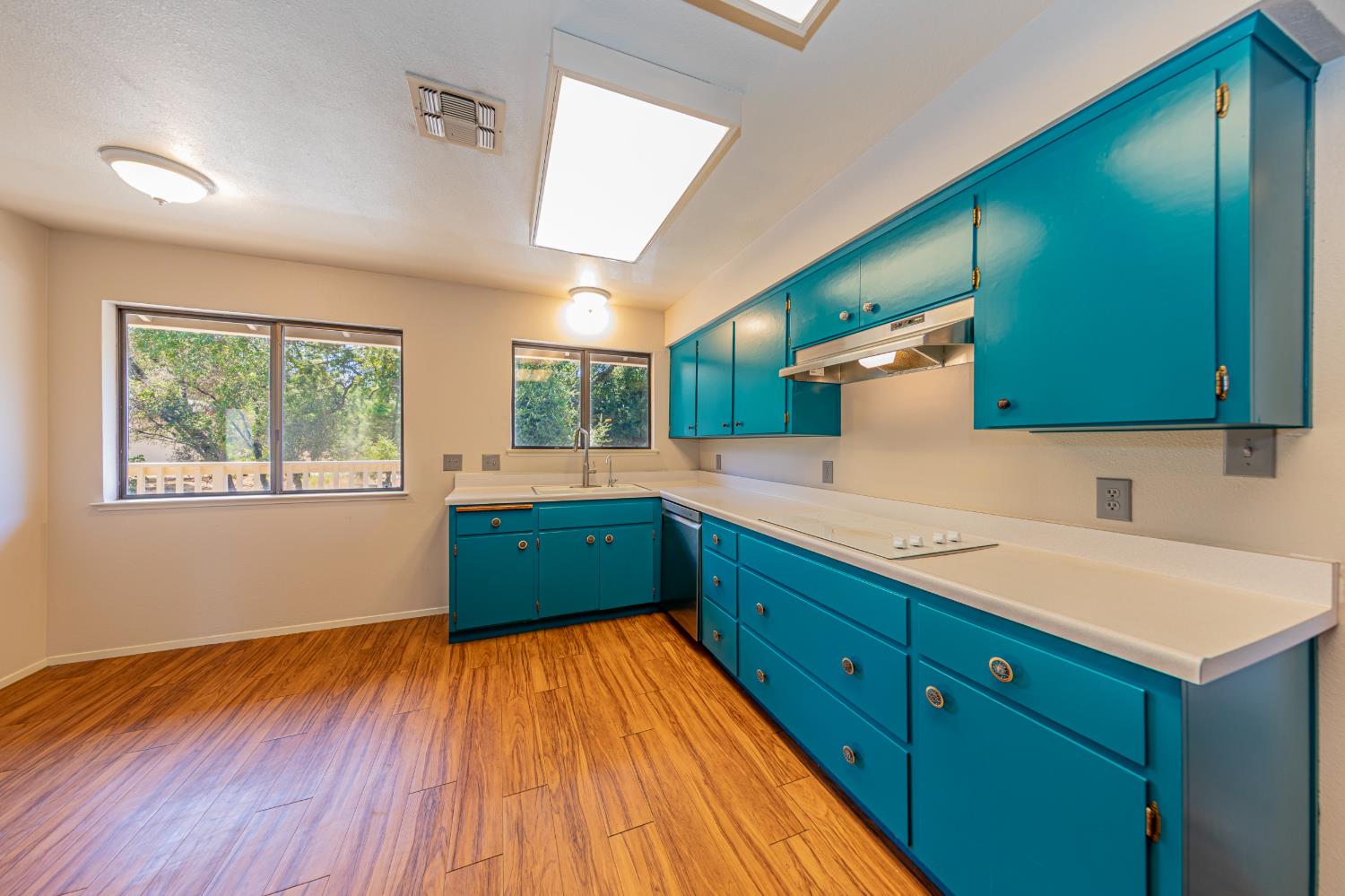 45453 N Oakview Dr, Oakhurst, CA 93644