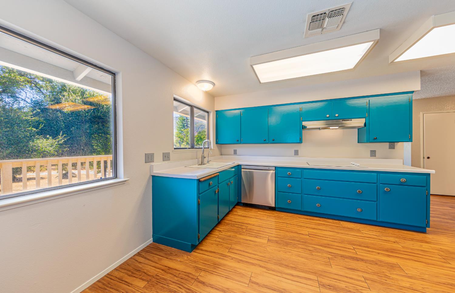 45453 N Oakview Dr, Oakhurst, CA 93644