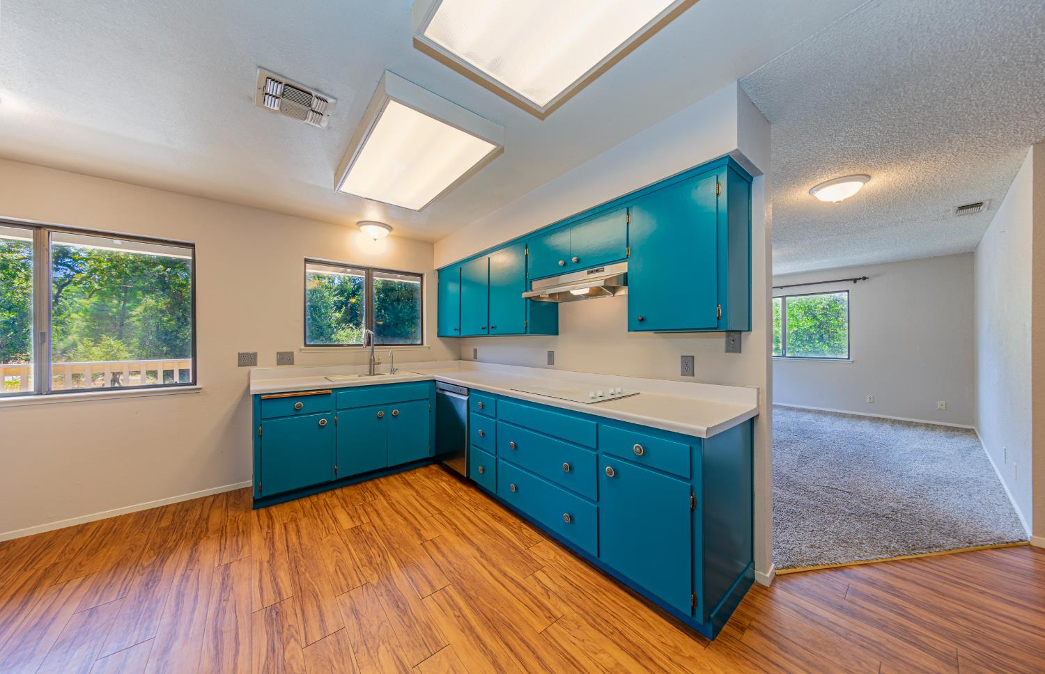 45453 N Oakview Dr, Oakhurst, CA 93644