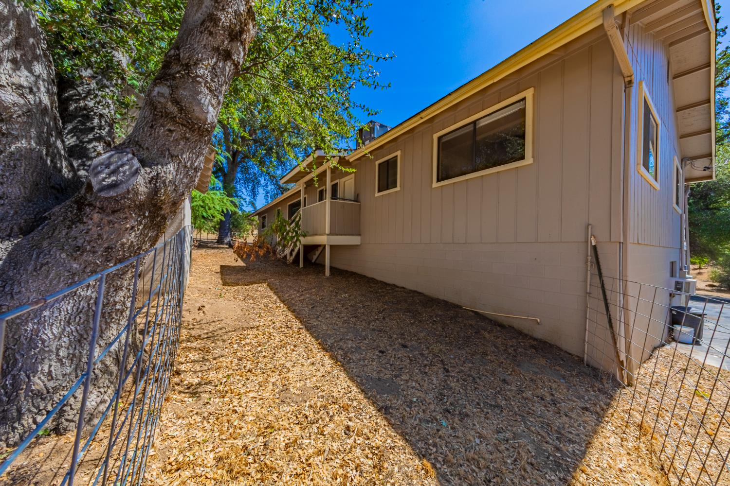 45453 N Oakview Dr, Oakhurst, CA 93644