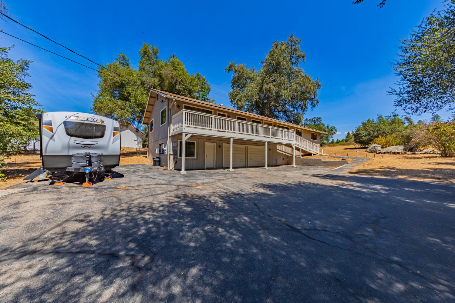 45453 N Oakview Dr, Oakhurst, CA 93644