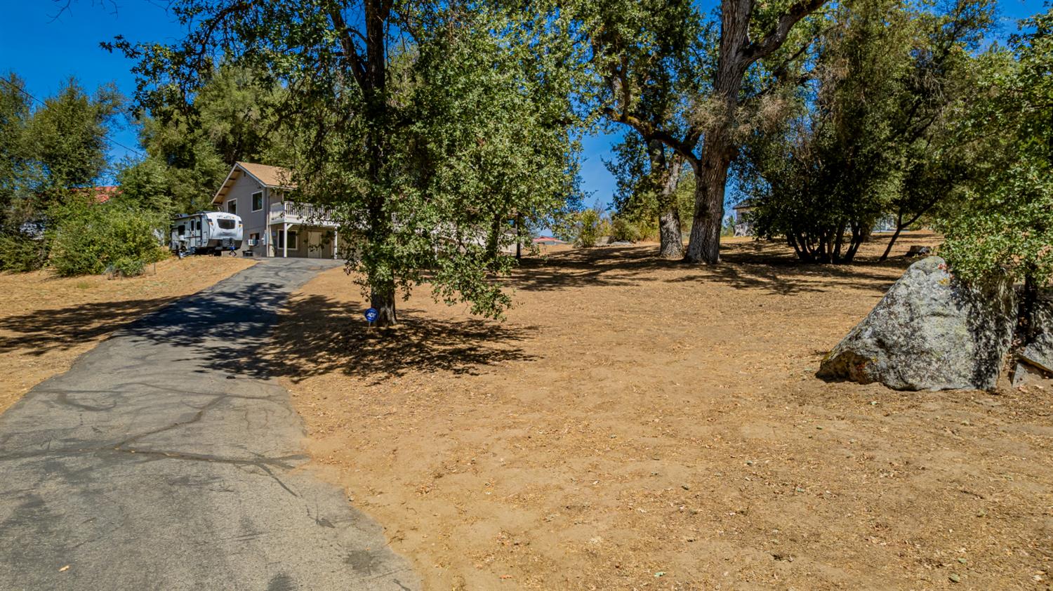 45453 N Oakview Dr, Oakhurst, CA 93644