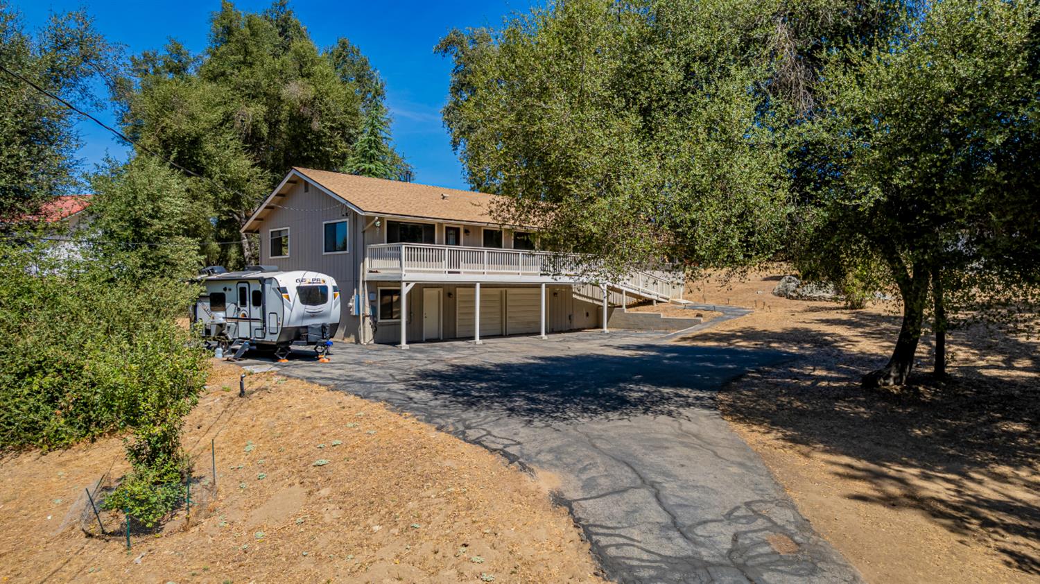 45453 N Oakview Dr, Oakhurst, CA 93644