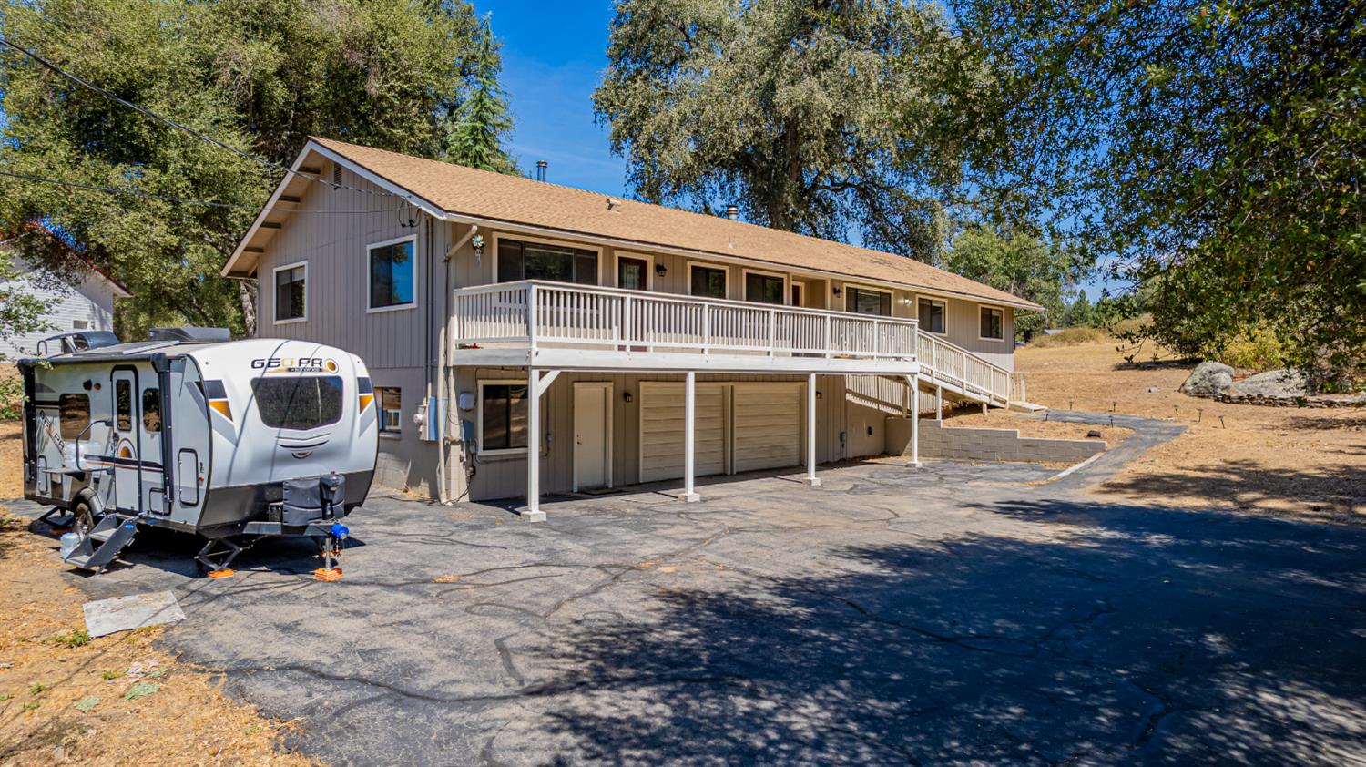 45453 N Oakview Dr, Oakhurst, CA 93644