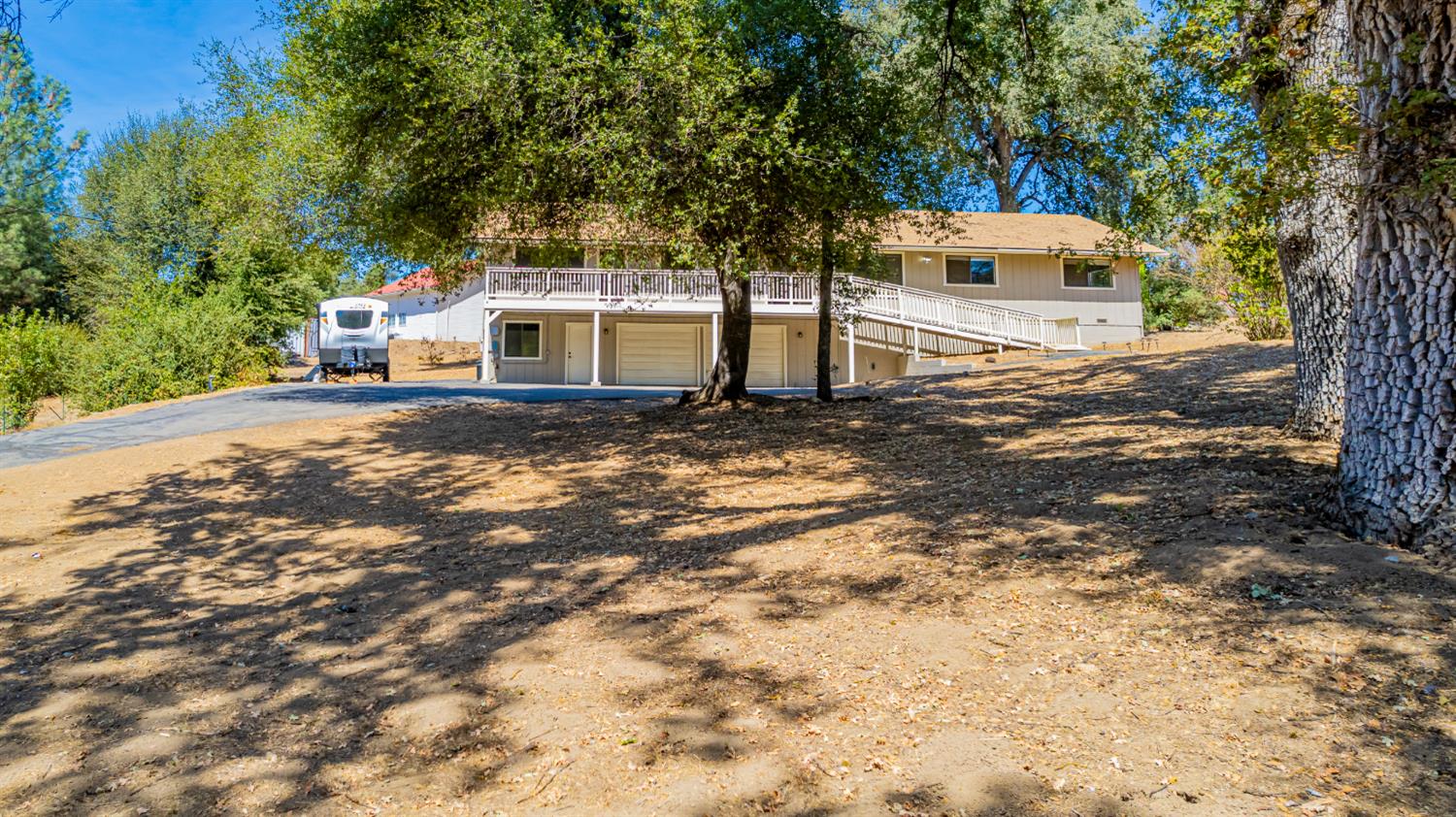 45453 N Oakview Dr, Oakhurst, CA 93644