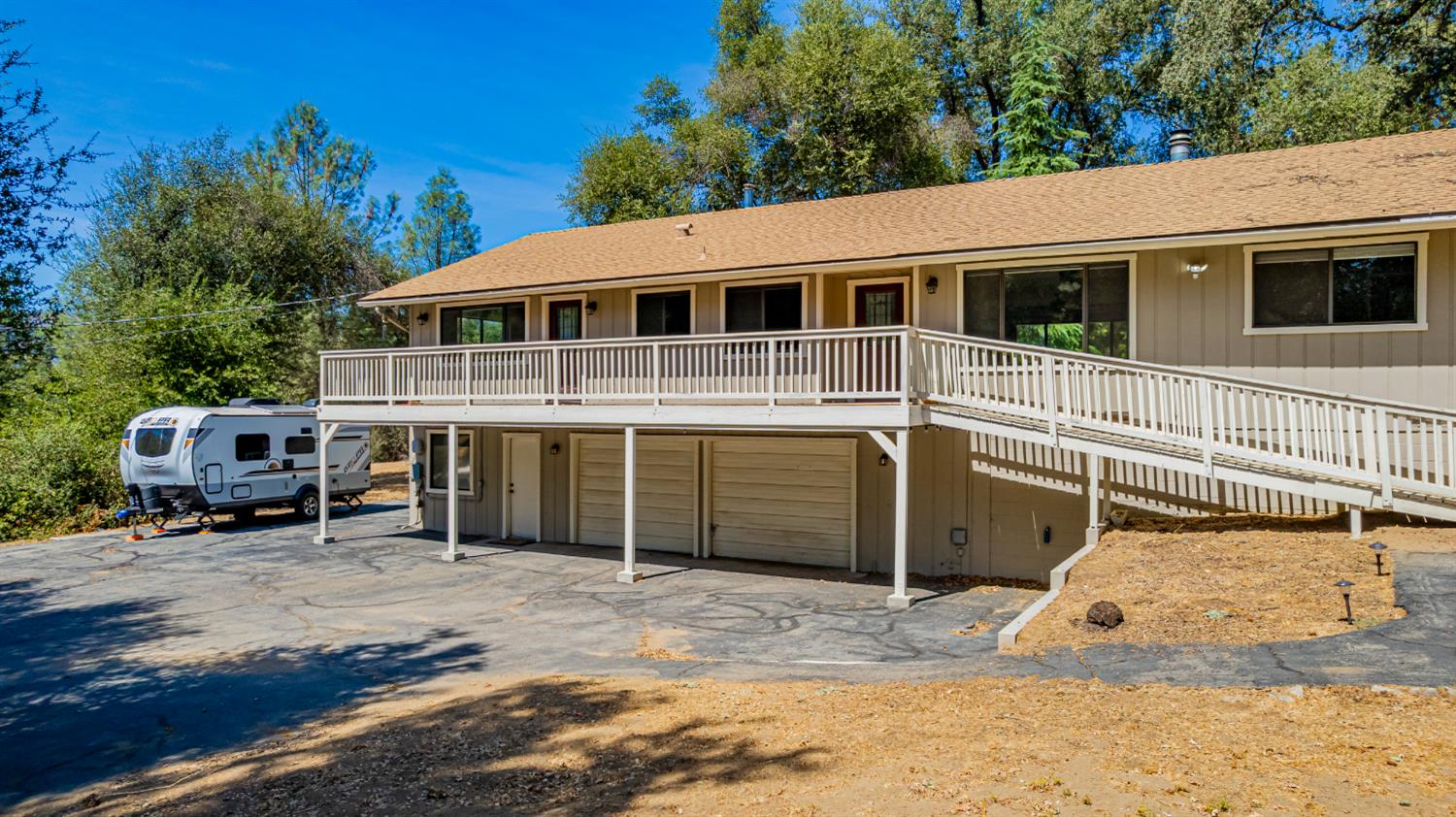 45453 N Oakview Dr, Oakhurst, CA 93644