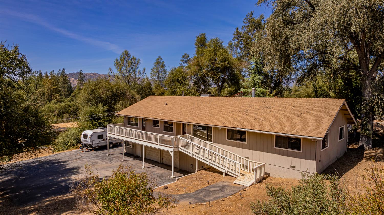 45453 N Oakview Dr, Oakhurst, CA 93644