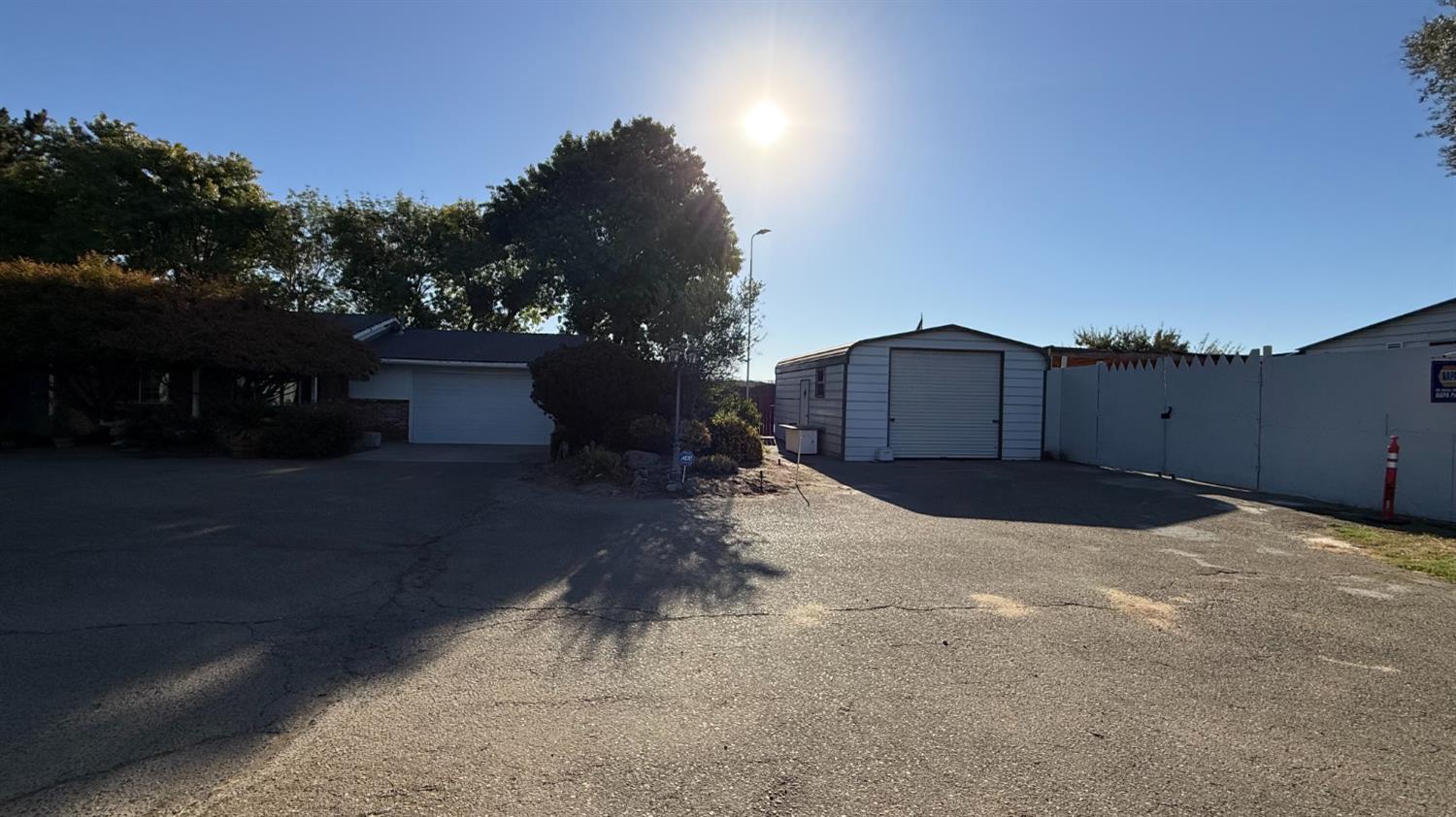 9568 S Academy Ave, Selma, CA 93662