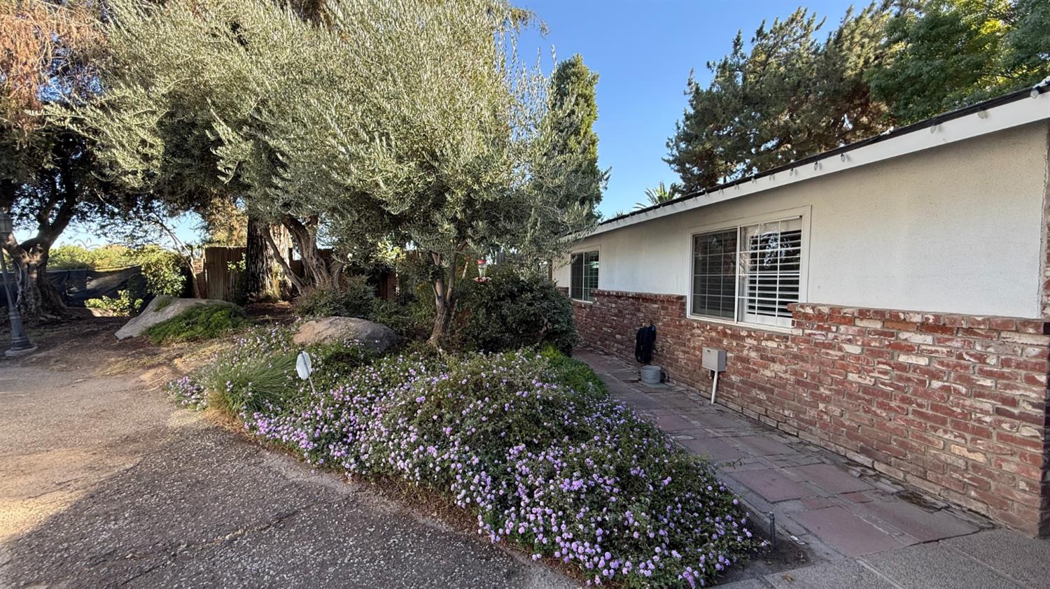 9568 S Academy Ave, Selma, CA 93662
