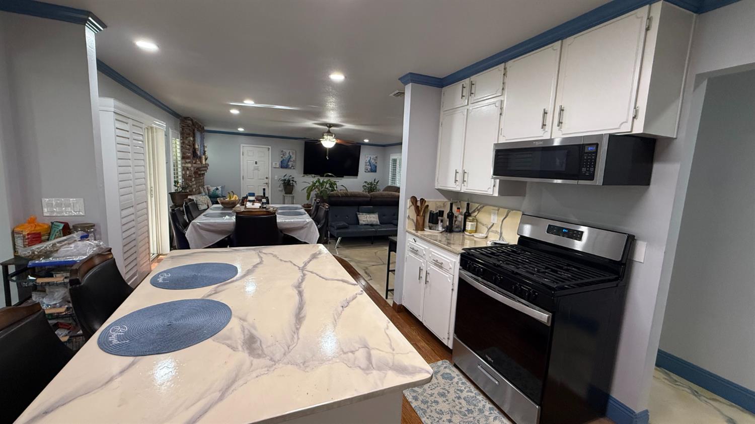 9568 S Academy Ave, Selma, CA 93662