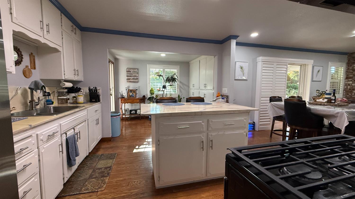 9568 S Academy Ave, Selma, CA 93662