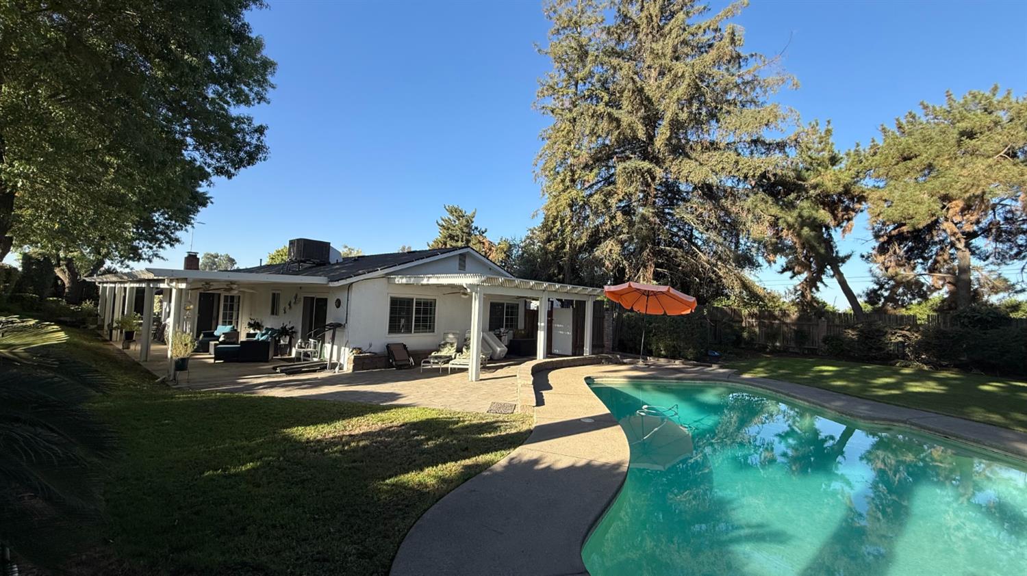 9568 S Academy Ave, Selma, CA 93662