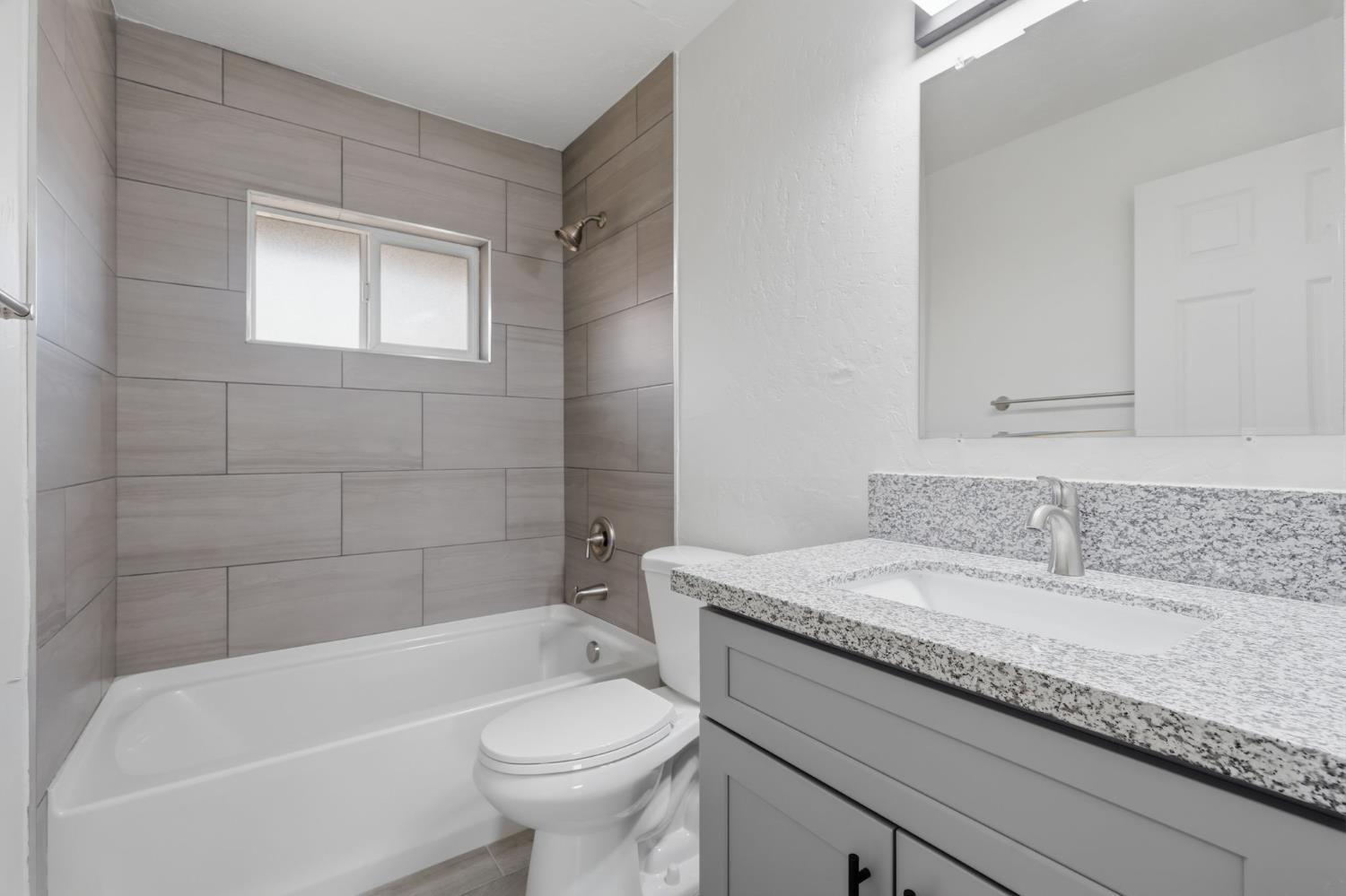 1506 N Cobb, Porterville, CA 93257