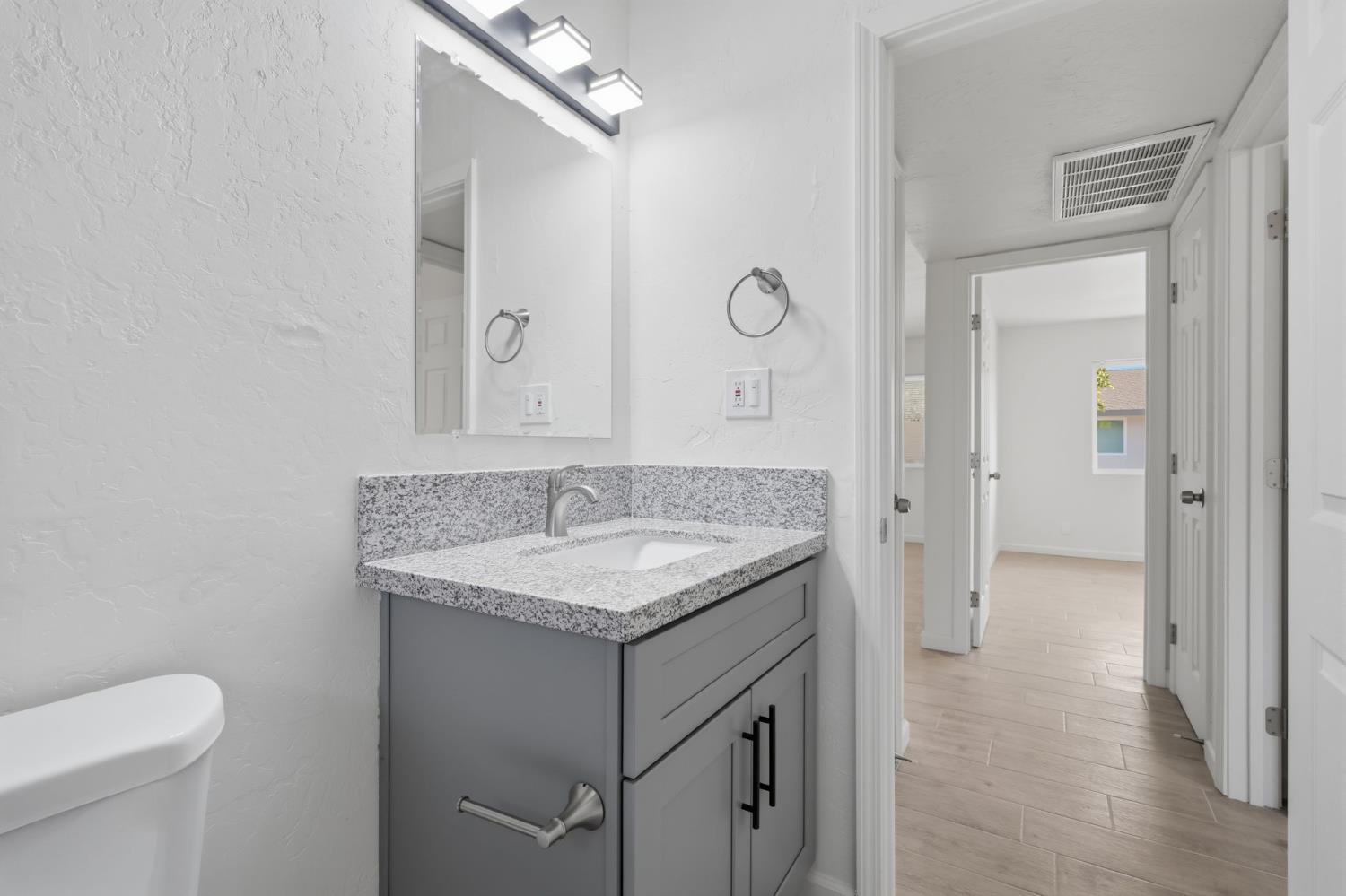 1506 N Cobb, Porterville, CA 93257