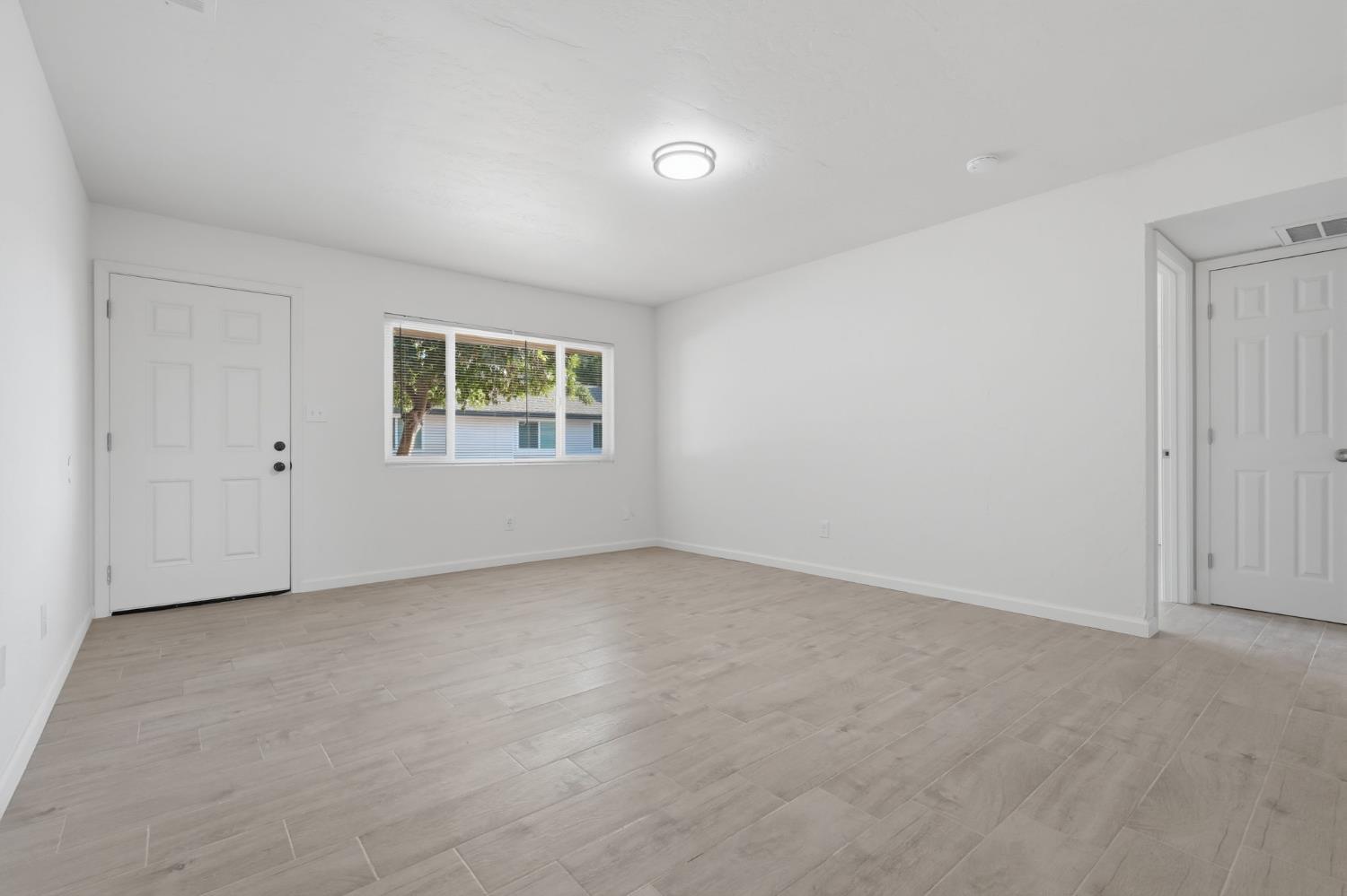 1506 N Cobb, Porterville, CA 93257