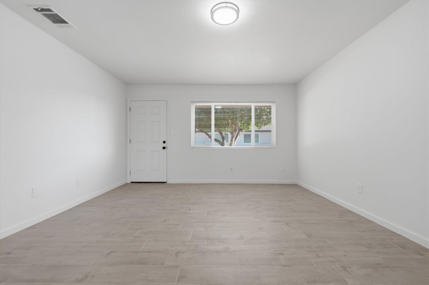 1506 N Cobb, Porterville, CA 93257