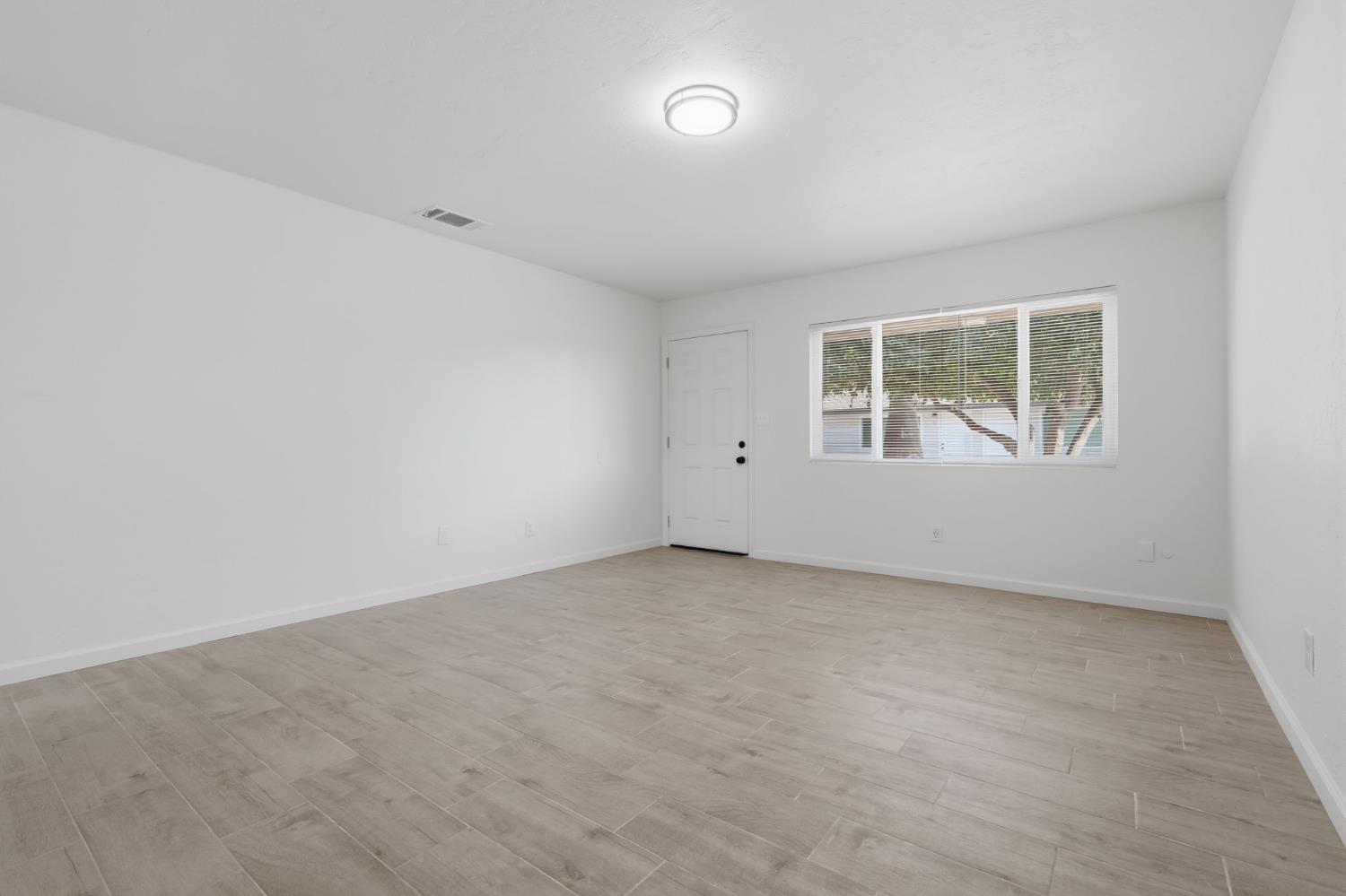 1506 N Cobb, Porterville, CA 93257