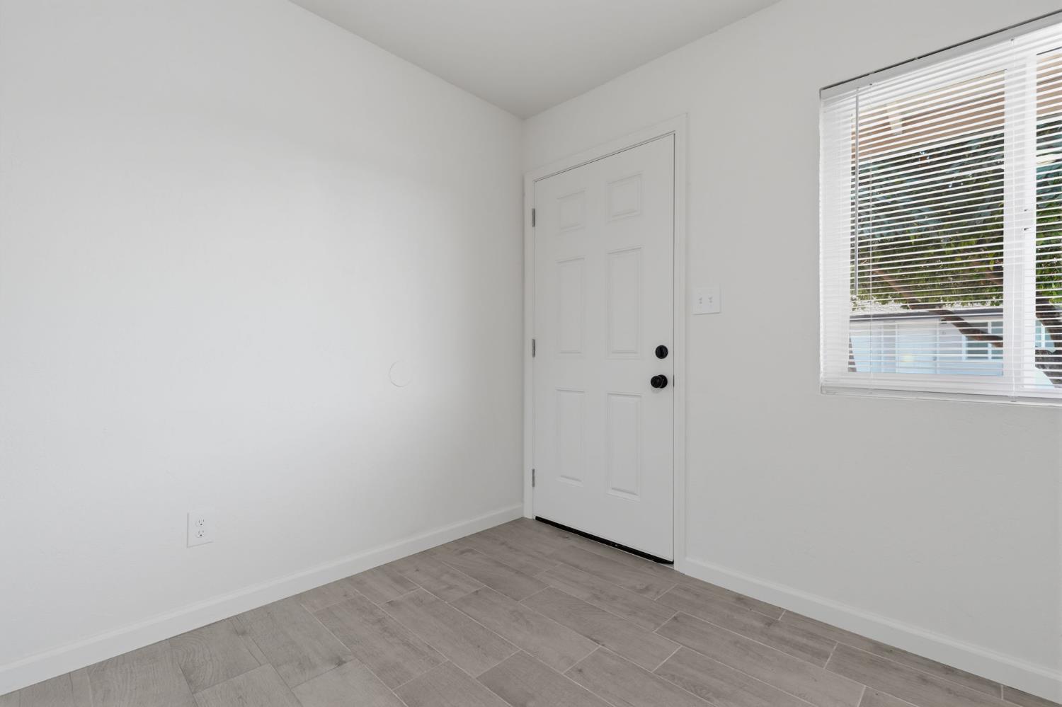 1506 N Cobb, Porterville, CA 93257