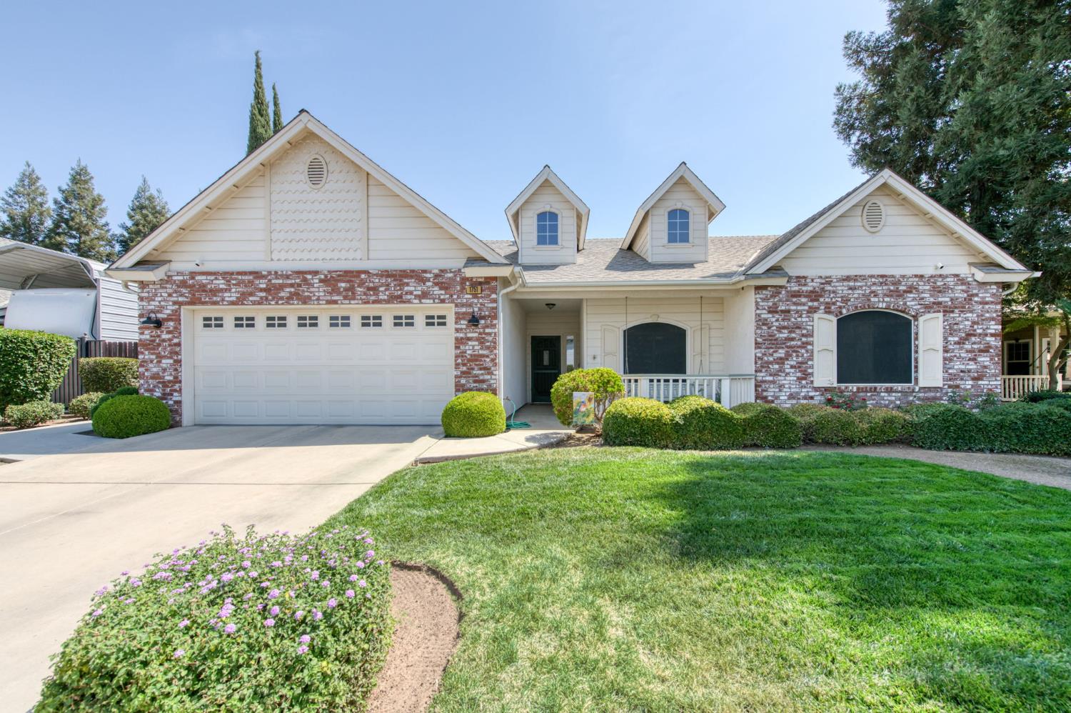 1751 N Orangewood Ave, Clovis, CA 93619