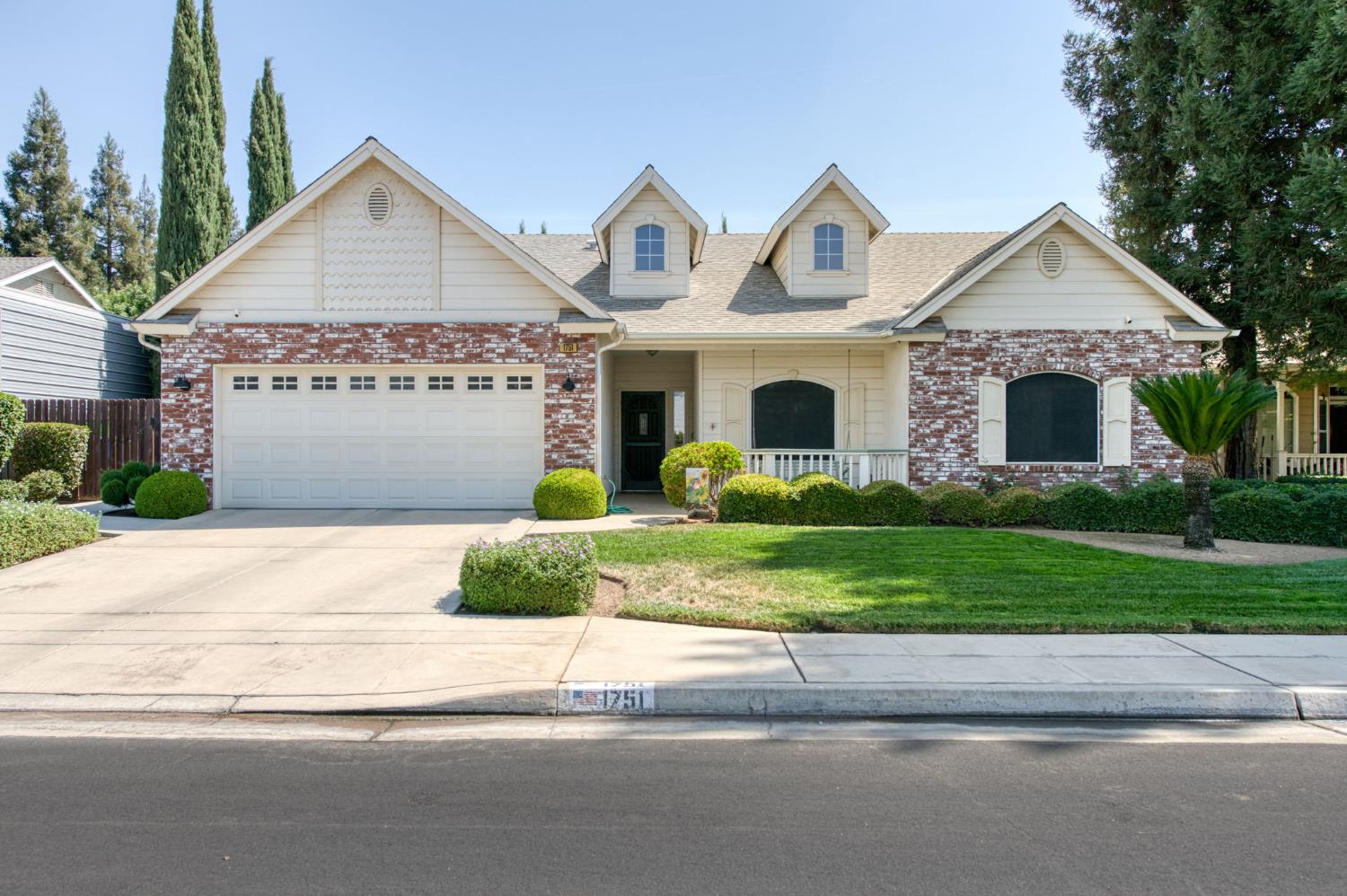 1751 N Orangewood Ave, Clovis, CA 93619