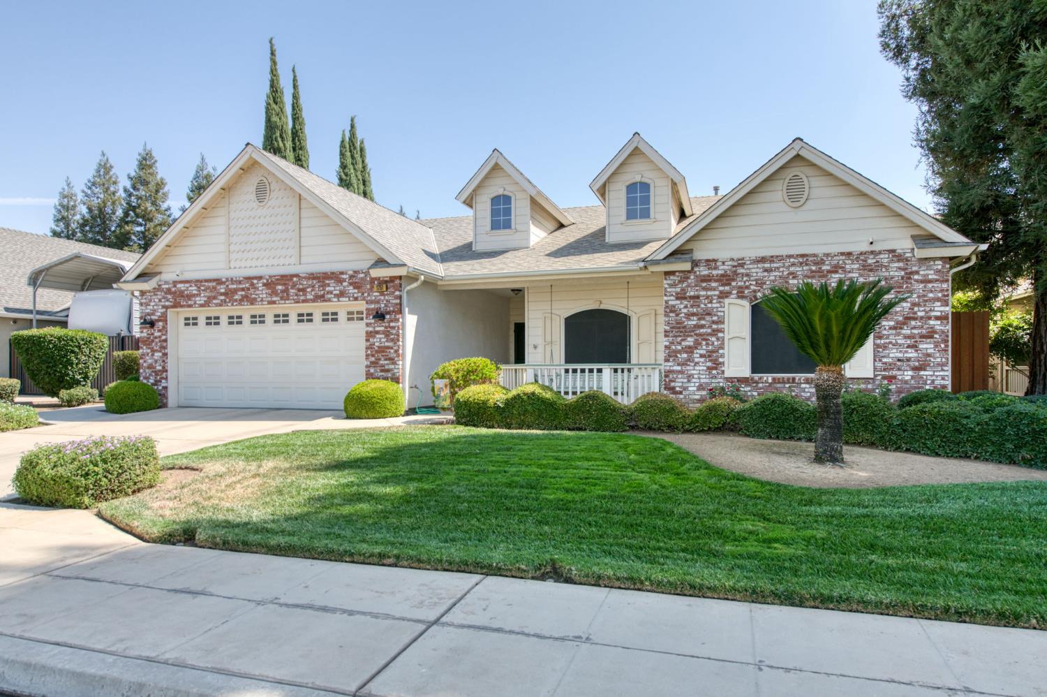 1751 N Orangewood Ave, Clovis, CA 93619