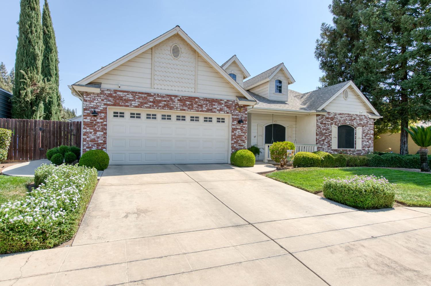 1751 N Orangewood Ave, Clovis, CA 93619