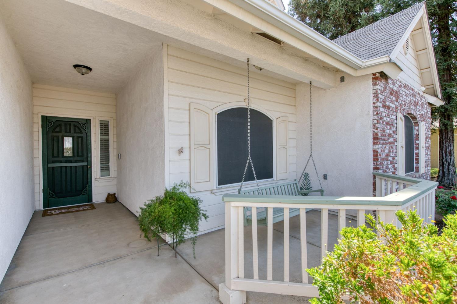 1751 N Orangewood Ave, Clovis, CA 93619