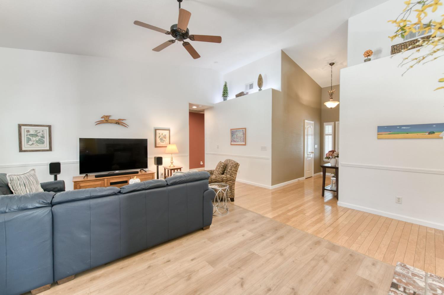 1751 N Orangewood Ave, Clovis, CA 93619
