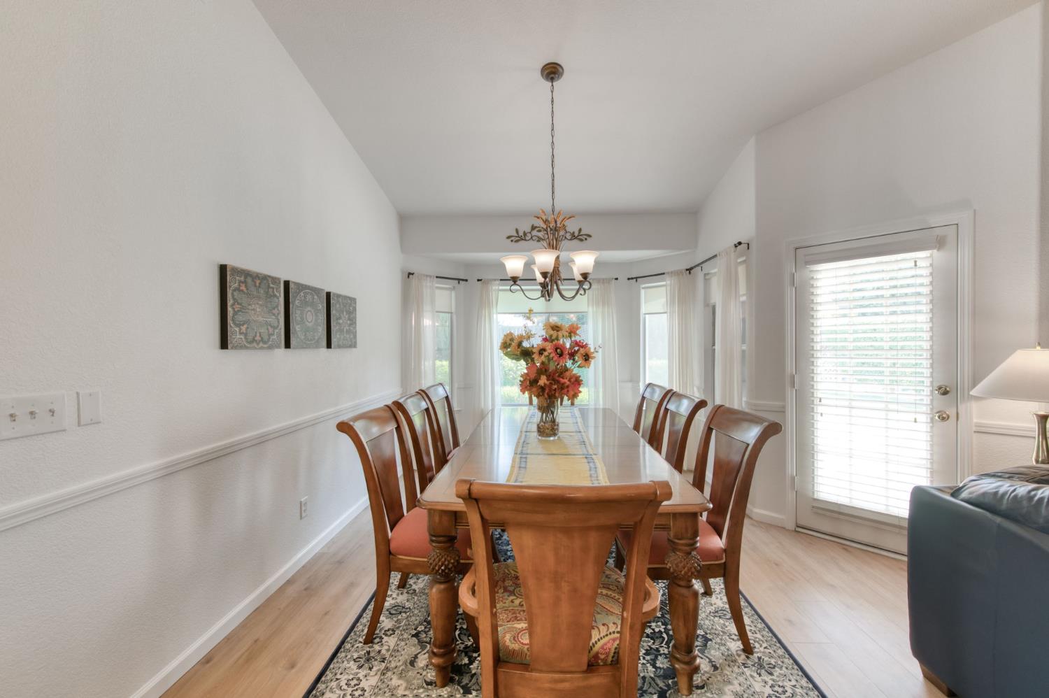 1751 N Orangewood Ave, Clovis, CA 93619