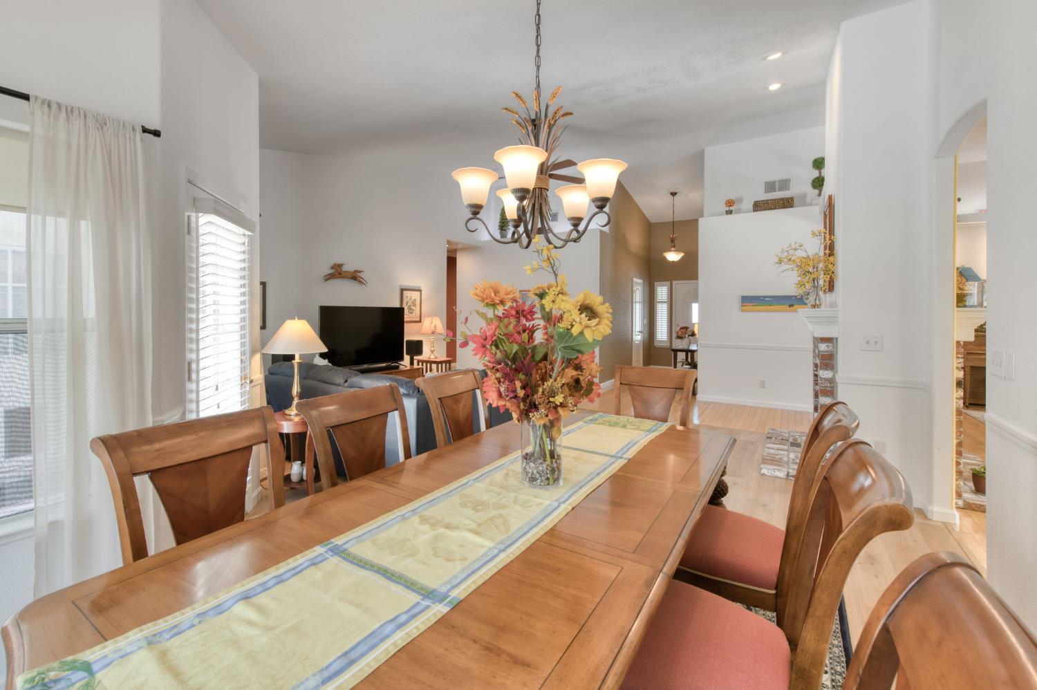 1751 N Orangewood Ave, Clovis, CA 93619