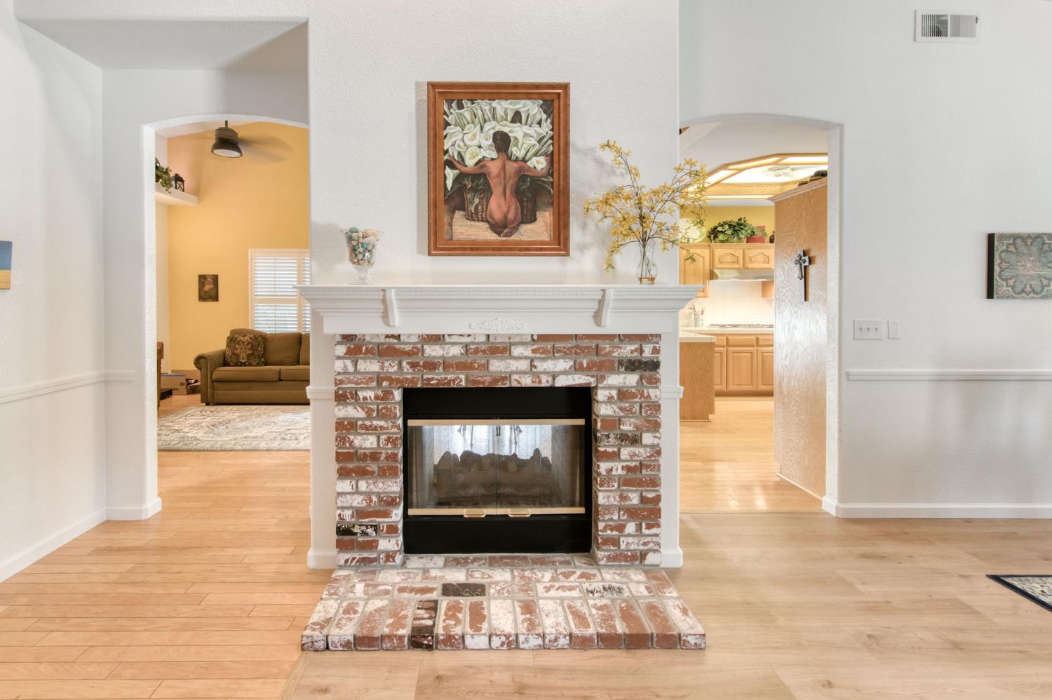 1751 N Orangewood Ave, Clovis, CA 93619