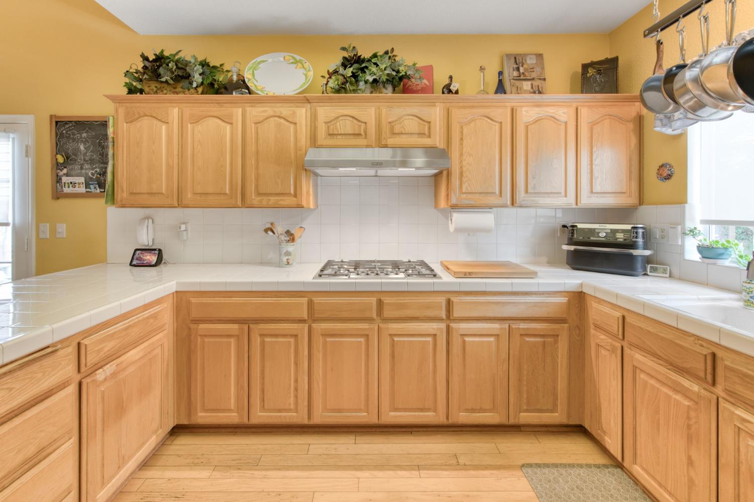 1751 N Orangewood Ave, Clovis, CA 93619