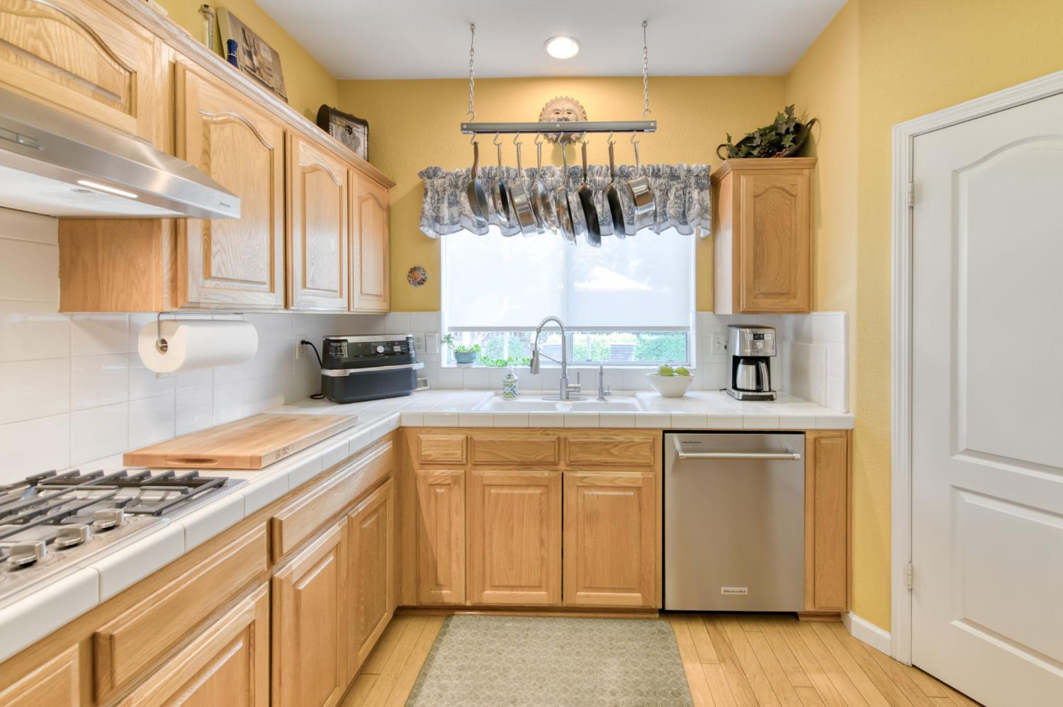 1751 N Orangewood Ave, Clovis, CA 93619